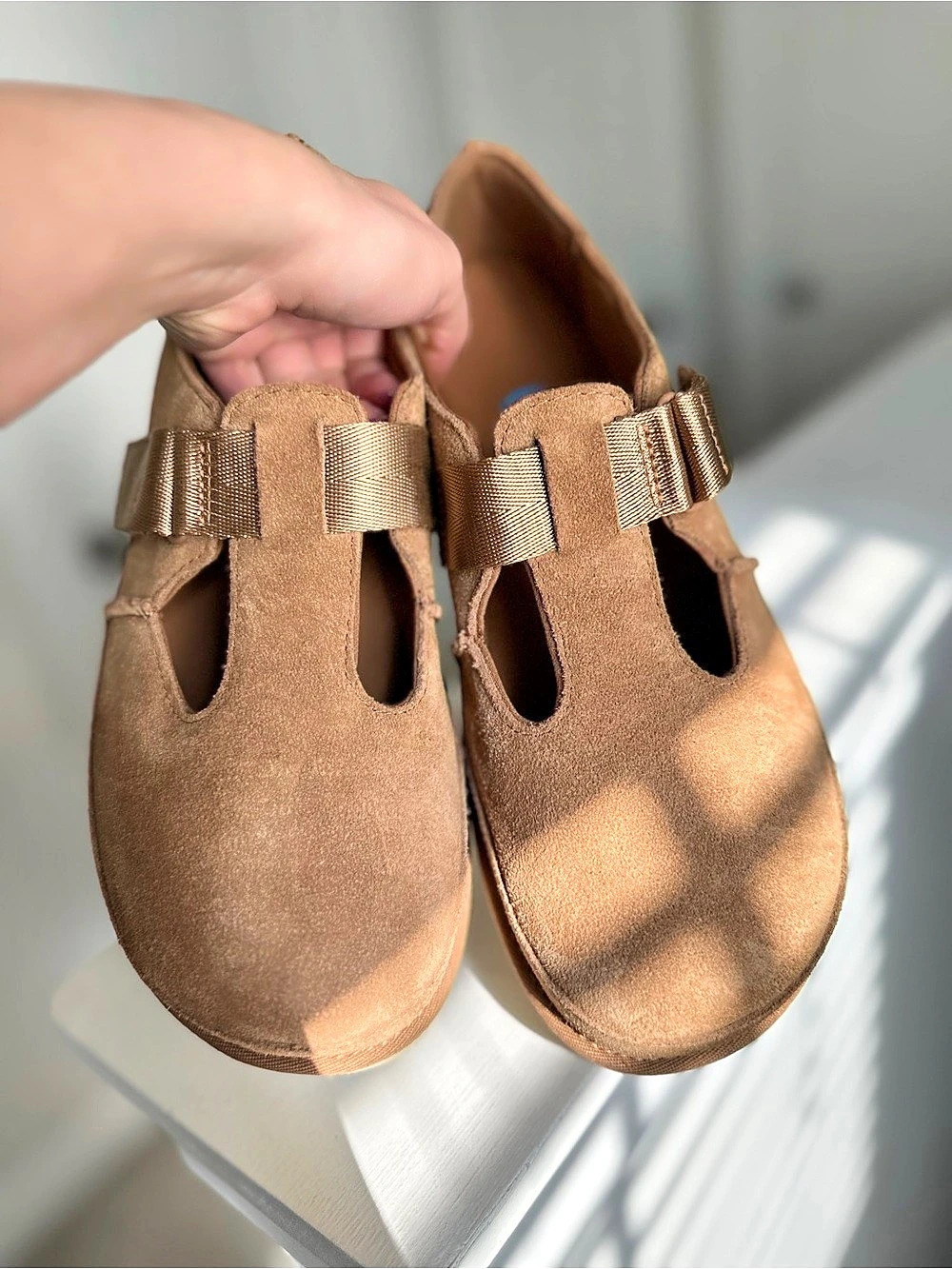 UGG Goldenstar Mary Jane Suede Chestnut
Platform Shoes Size 10 NWOT